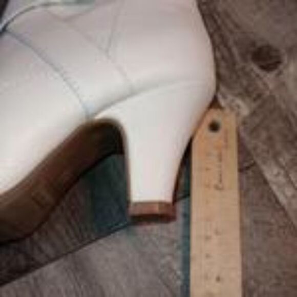 Top Moda Women's Size 5 White Faux Leather  Boots - NWOT - Picture 5 of 5